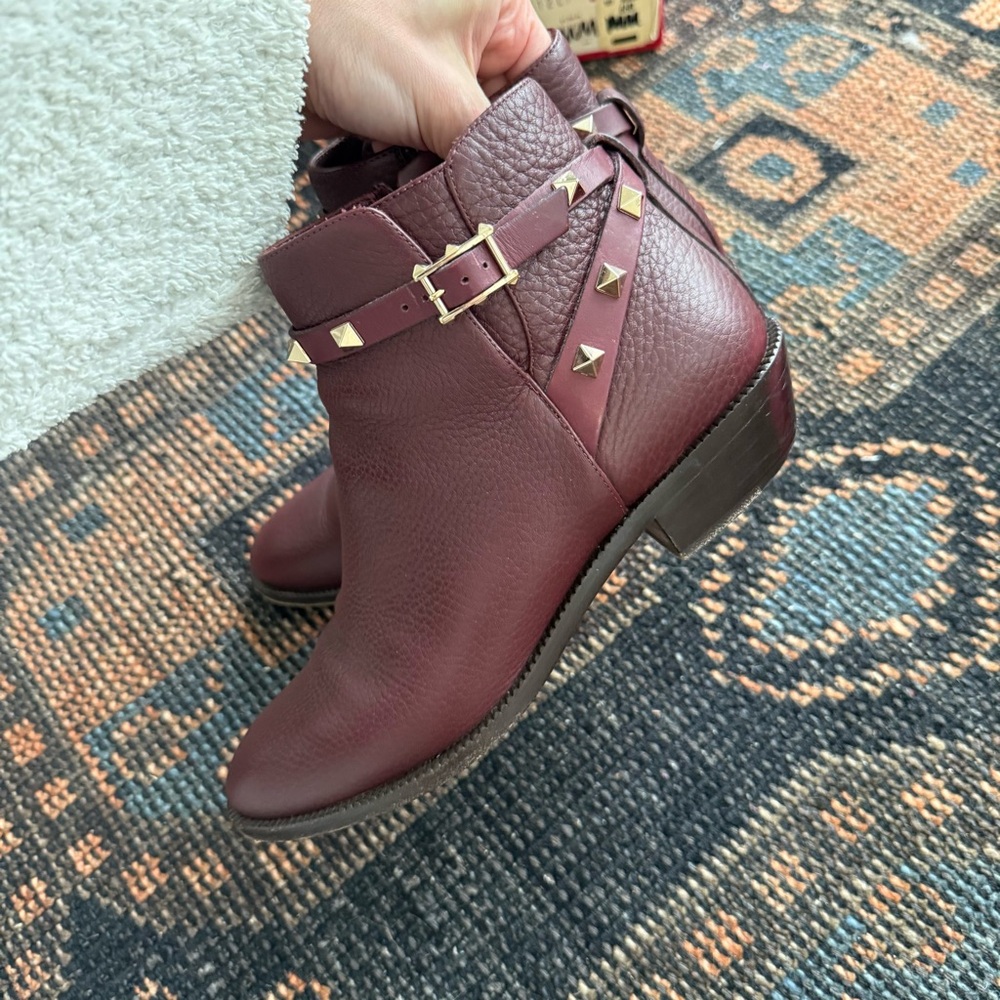 Valentino Garavani Burgundy Heeled Boots - Picture 2 of 15